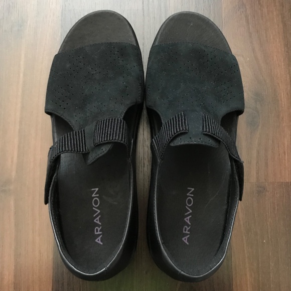 NEW Aravon Sandals Duxbury T-Strap Women's Size 9 Black - Picture 1 of 8